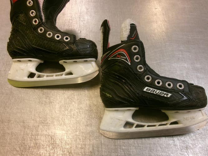 Used Bauer VAPOR X 300 Youth Hockey Skate Youth 09.0 11339-S000207572