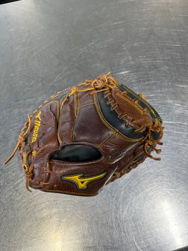 Mizuno RH gxc 28s2 Baseball Glove 33.5" (Used)