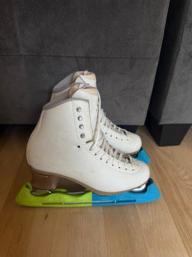 Jackson Ultima Elle Figure Skates Adult 7.5 (Used)