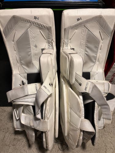 33" 2025 CCM EFlex 7 Goalie Leg Pads (Used)