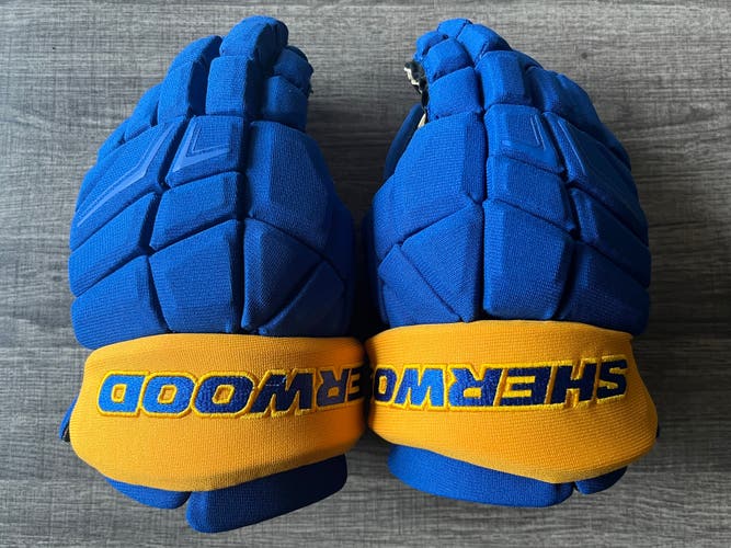 Sher-Wood Rekker Legend 1 Gloves 13" Team Stock (Used)