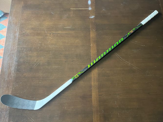 Junior Warrior Alpha Deluxe Right Handed Hockey Stick W28 50 Flex (Used)