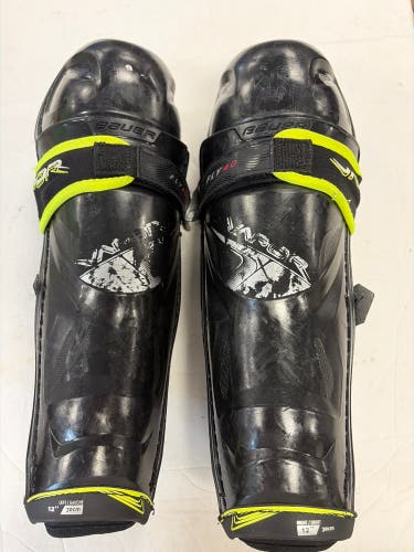 Intermediate Bauer Vapor Fly40 12" Shin Pads (Used)