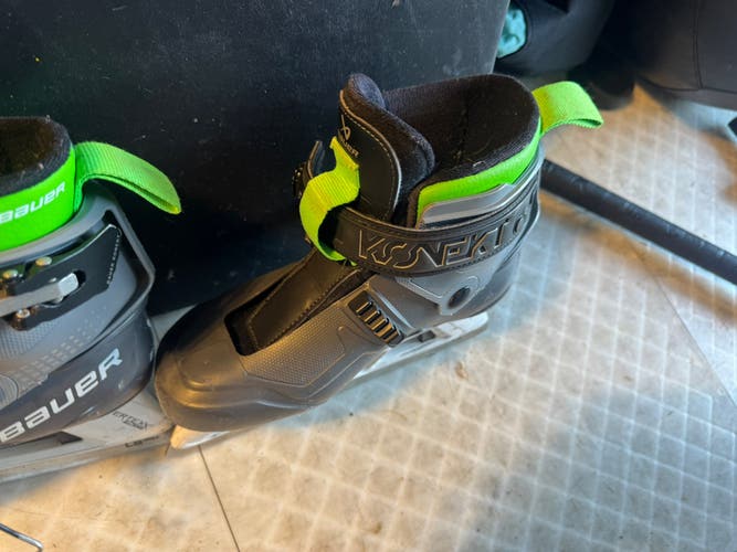 Bauer Konekt Hockey Goalie Skates Size 4 (Used)