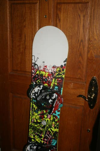 Ride Snowboard 142 cm All Mountain with Ride Bindings Medium