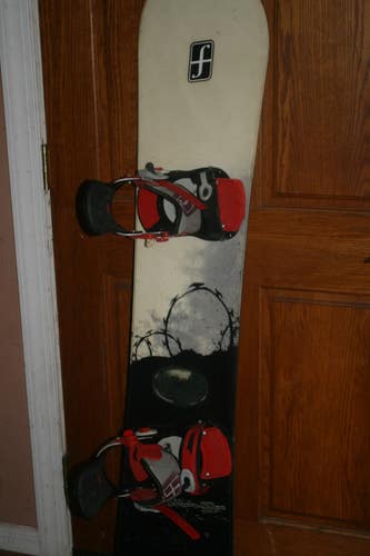 Forum Snowboard All Mountain With Bindings 153 cm with Forum BIndings Medium