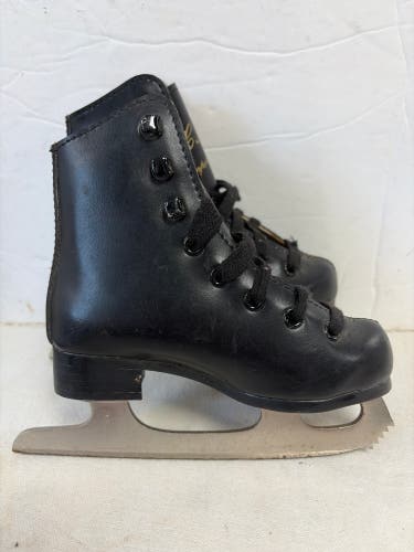 CCM Figure Skates B Junior 9 (Used)
