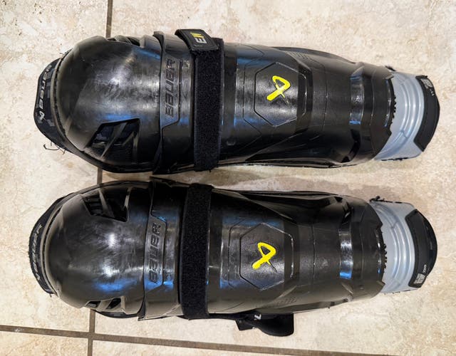 Intermediate Bauer Supreme M3 13" Shin Pads (Used)