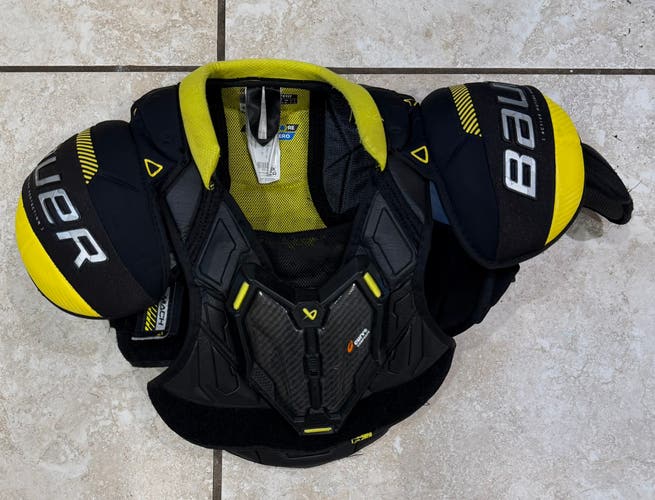 Small Junior Bauer Supreme Mach Shoulder Pads (Used)