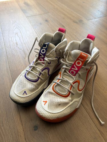 Avoli White Women's Adult Size M 9.5 (W 10.5) (Used)
