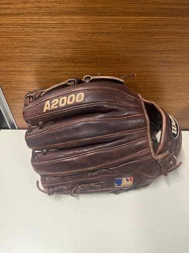 Wilson A2000 RH Infield Baseball Glove 11.75" (Used)