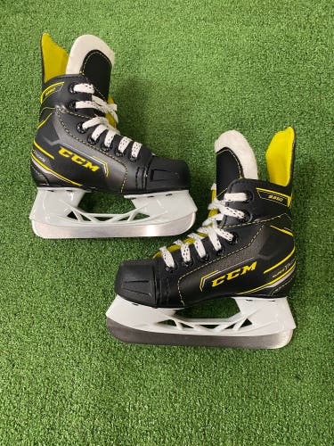 Youth CCM Super Tacks 9350 Hockey Skates Regular Width 10 (Used)