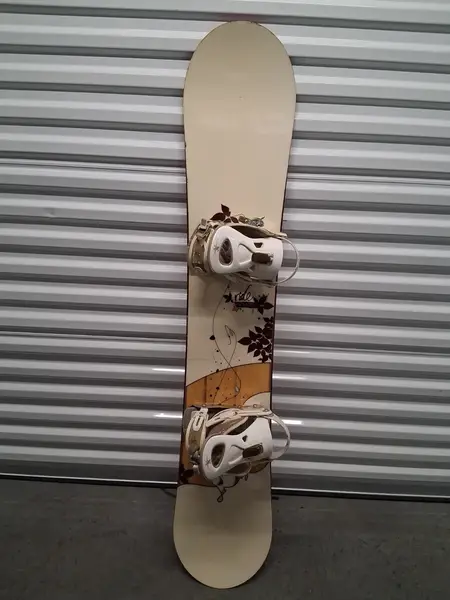 Ride Solace 150cm Women's Snowboard W/Ride VXN Sz M Converibke