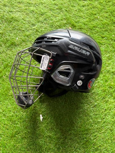 Large Bauer Re-Akt 95 Helmet (Used)