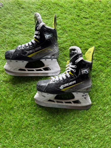 2023 Bauer Vapor X4 Hockey Skates Regular Width Size 3 (Used)