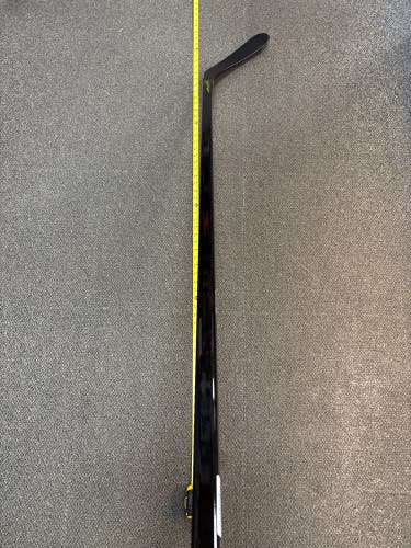 Senior All Black Extra Lite Right Handed Hockey Stick P92 85 Flex (New)