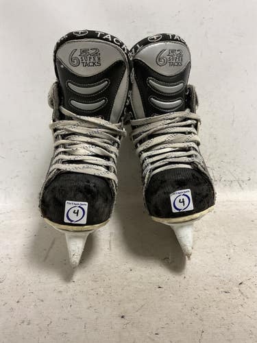 Used CCM SUPER TACKS 652 Junior Hockey Skate Black Junior 04 11855-S000211102