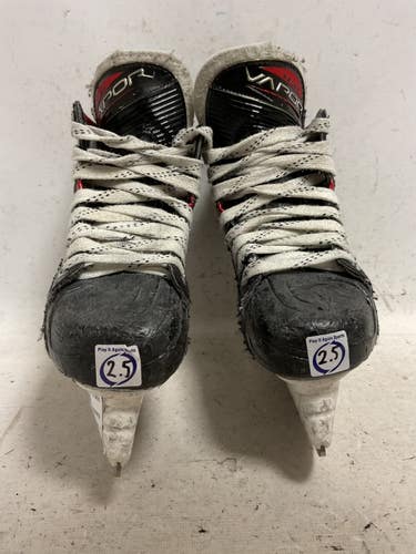 Used Bauer VAPOR X Junior Hockey Skate White/Black/Red Junior 02.5 11855-S000210698