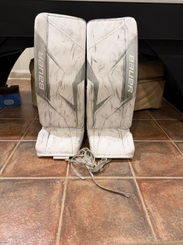 32" Bauer Sv-Pro Goalie Leg Pads (Used)