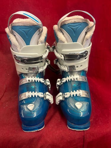 Ski boot: Head dream 100 downhill ski boot 
Size: 24/24.5
Boot length: 289
Flex: 100