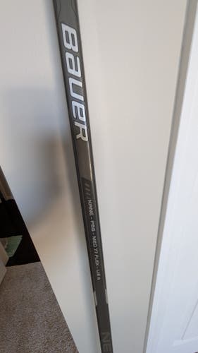 Senior Bauer Nexus 600 Right Handed Hockey Stick P88 77 Flex (Used)