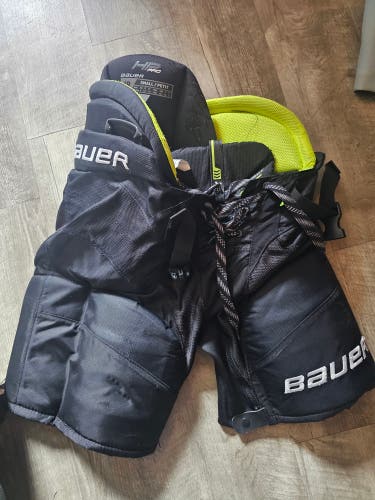 Junior Small Bauer HP Pro Hockey Pants (Used)