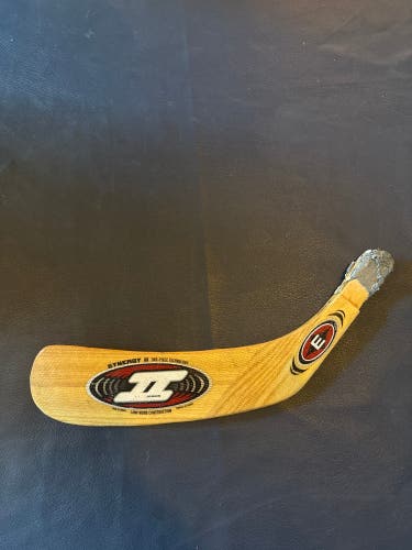 NEW Easton Synergy II Jr Hockey Blade – LH Sakic – Vintage