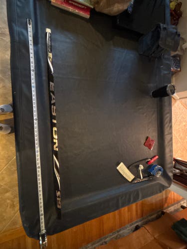 Easton S19 Hockey Shaft 110 Flex Non-Grip 51” Uncut – Excellent