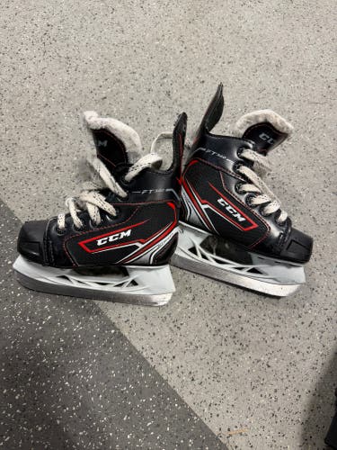 Black 2017 CCM JetSpeed FT340 Hockey Skates 8 (Used)