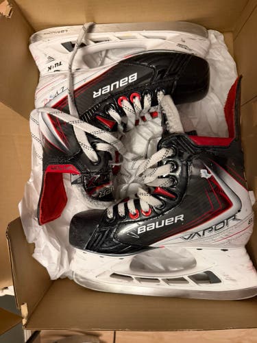 Black 2025 Bauer Vapor Fly30 Hockey Skates Extra Wide Width Size 3 (Used)