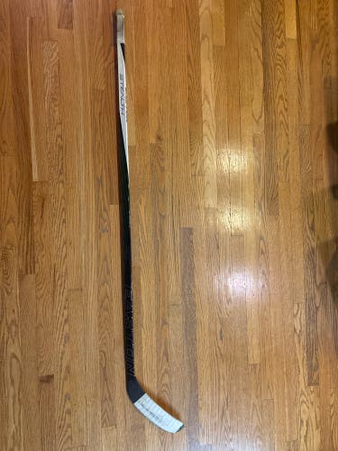 Easton Synergy HTX Pro Stock Jason Spezza Stealth Dress RH – Near New
