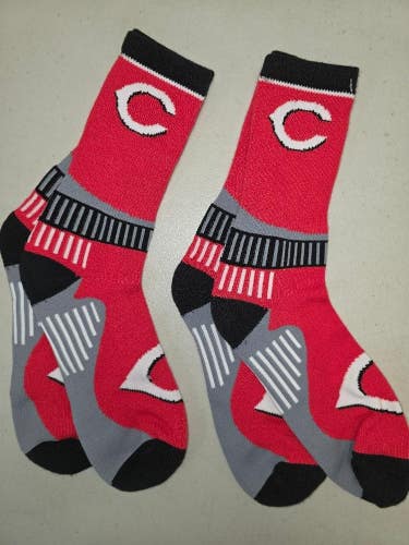 ST2 Mens MLB CINCINNATI REDS Crew Lot of 2 Pair Socks LARGE NEW