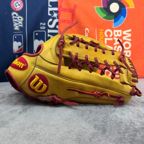 Wilson A2000 KP92 April 2014 GOTM RHT Baseball Glove 12.5" (Used)