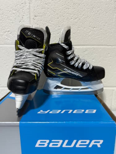 Bauer Supreme Elite Hockey Skates Extra Wide Width Size 2.5 (New)