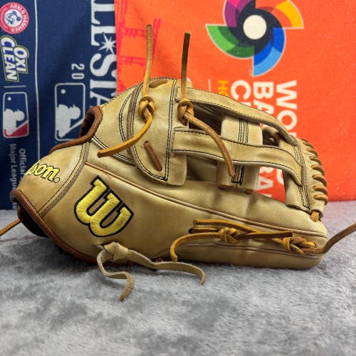 Wilson A2000 1799 RHT Baseball Glove 12.75" (Used)