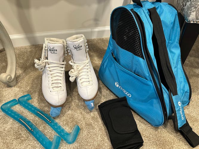 Jackson Ultima Soft Skate Figure Skates B Adult 8 (Used)