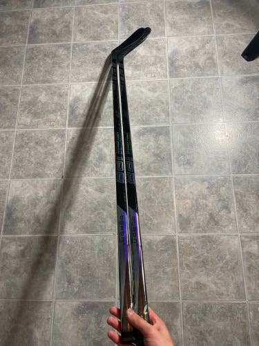 2 Pack Custom Black Senior Bauer Pulse 2 Right Handed Hockey Stick P28 70 Flex (New)