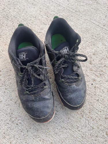 Black Kid's 5.5Y (Big Kids / Youth) Youth Under Armour Bryce harper High Top Molded Cleats (Used)
