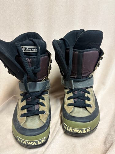 Unisex Size M 10.0 (W 11.0) Airwalk Snowboard Boots (Used)