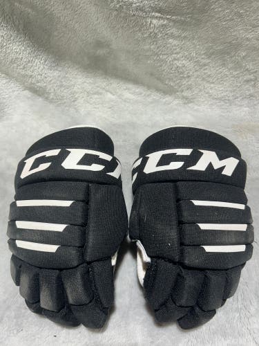 Black Intermediate CCM Tacks 4 Roll Gloves 10" (Used)