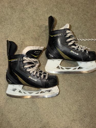 2015 CCM Tacks 2052 Hockey Skates Regular Width Size 1 (Used)