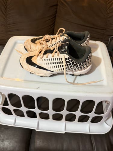 White Kid's 5.5Y (Big Kids / Youth) Youth Nike Low Top Trainers (Used)