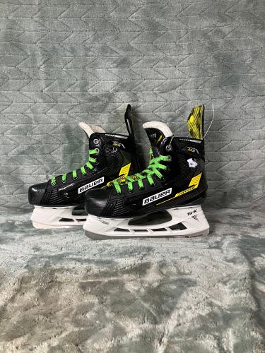 Intermediate Bauer Supreme M3 Hockey Skates Regular Width Size 4.5 (Used)