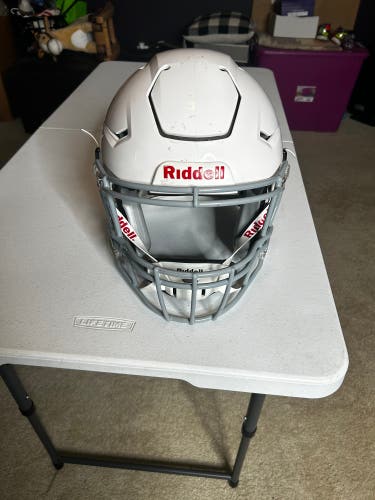 White Youth Extra Large Riddell SpeedFlex Helmet (Used)