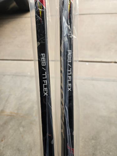 Senior Bauer Vapor Flypro Right Handed Hockey Stick P88 77 Flex (New)