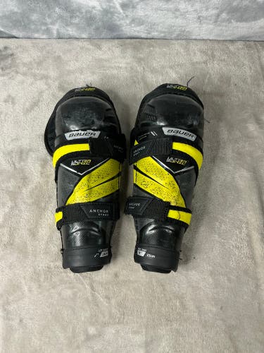 Junior Bauer Supreme Ultrasonic Shin Pads 9" (Used)