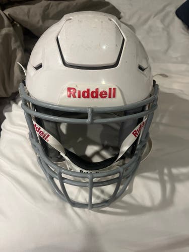 White Youth Medium Riddell SpeedFlex Helmet (Used)