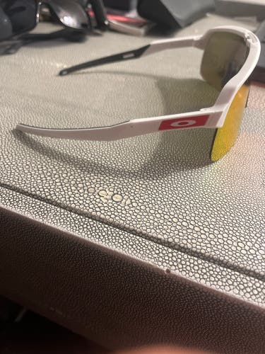 Unisex One Size Fits All Oakley Sutro Sunglasses (Used)
