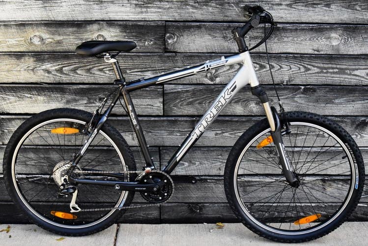 TREK SERIES 4 MOUNTAIN BIKE SIZE XL, 21", 24 SPEED, ALUMINUM, FRONT SUSPENSION