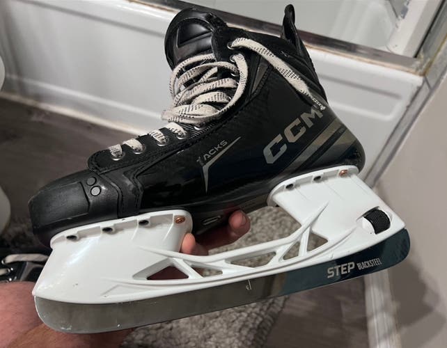 2024 CCM Tacks XF Pro Hockey Skates Regular Width 9.5 (Used)